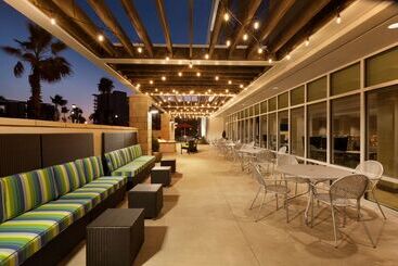 هتل Home2 Suites By Hilton Destin
