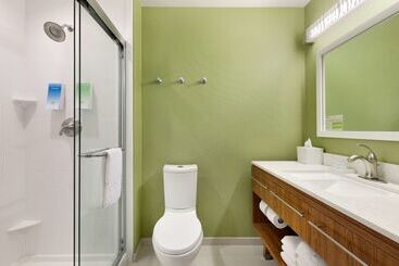 هتل Home2 Suites By Hilton Destin