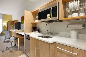 هتل Home2 Suites By Hilton Destin