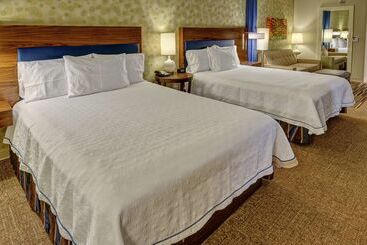 هتل Home2 Suites By Hilton Destin