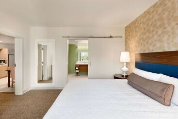 هتل Home2 Suites By Hilton Destin