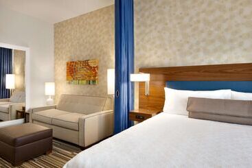 هتل Home2 Suites By Hilton Destin