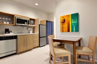 هتل Home2 Suites By Hilton Destin