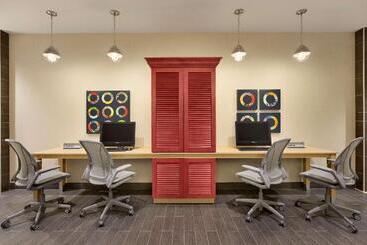 هتل Home2 Suites By Hilton Destin