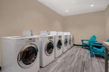 هتل Home2 Suites By Hilton Destin