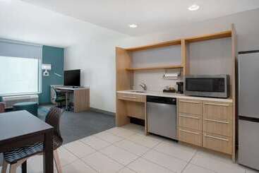 هتل Home2 Suites By Hilton Destin