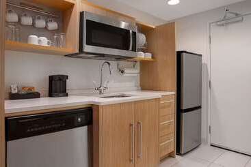 هتل Home2 Suites By Hilton Destin