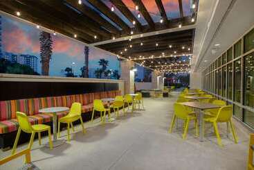 هتل Home2 Suites By Hilton Destin