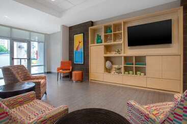 هتل Home2 Suites By Hilton Destin