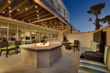 هتل Home2 Suites By Hilton Destin
