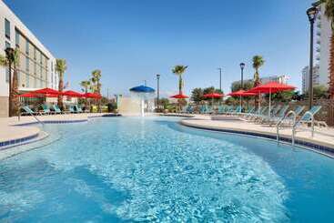 هتل Home2 Suites By Hilton Destin