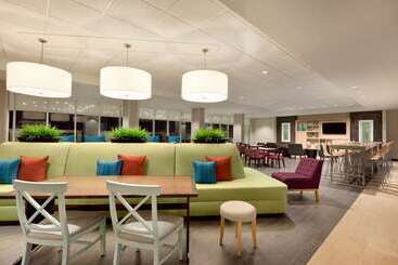هتل Home2 Suites By Hilton Destin