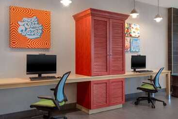 هتل Home2 Suites By Hilton Destin
