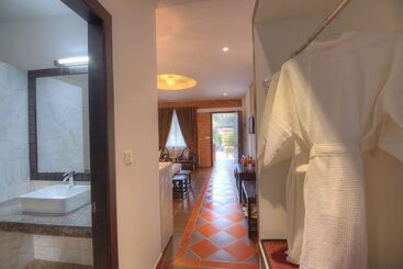 هتل My Unique Villa Siemreap