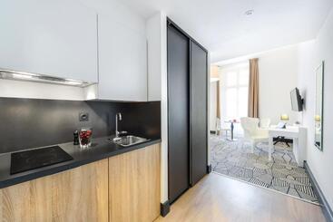 ホテル Appart City Collection Nîmes Arènes