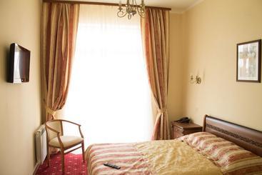 Hotel Complex Versailles