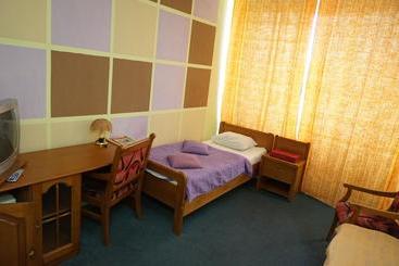هتل Zolotoy Telenok