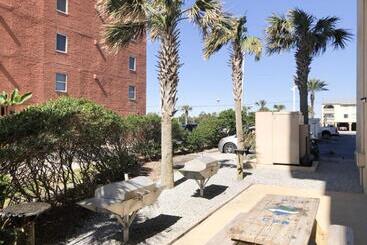 Crystal Shores West 202