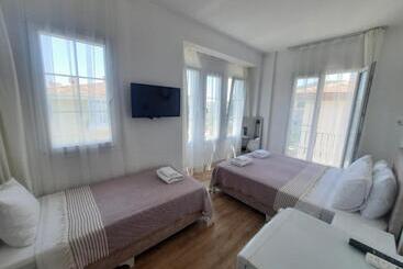 تختخواب و صبحانه Adil Otel