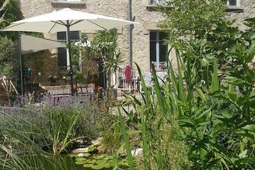 تختخواب و صبحانه La Grange En Champagne