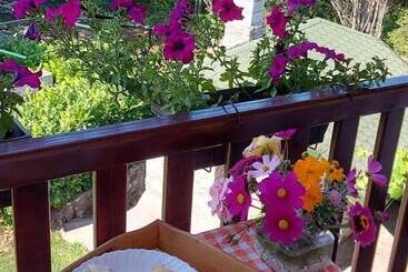 تختخواب و صبحانه Rooms And Apartmants Mirovic