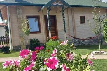 تختخواب و صبحانه Rooms And Apartmants Mirovic