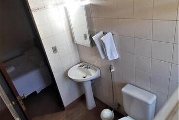 مسافرخانه Pousada Casa Amarela