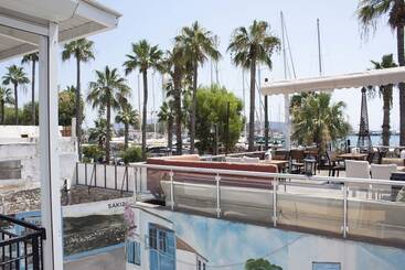 هتل Costa Marina