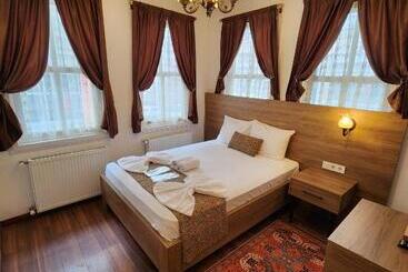 هتل Kadıköy White House