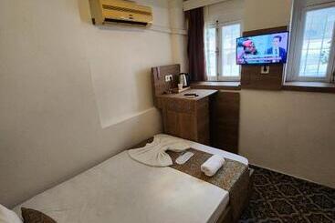 هتل Kadıköy White House