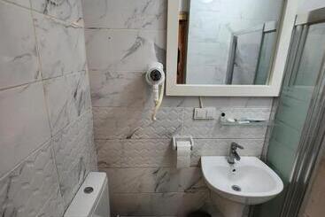 هتل Kadıköy White House