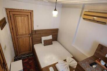 هتل Kadıköy White House