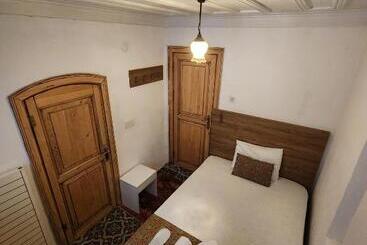 هتل Kadıköy White House