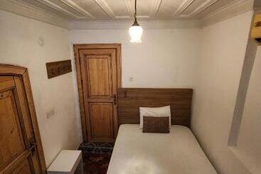 هتل Kadıköy White House