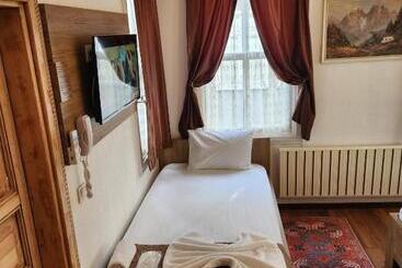 هتل Kadıköy White House