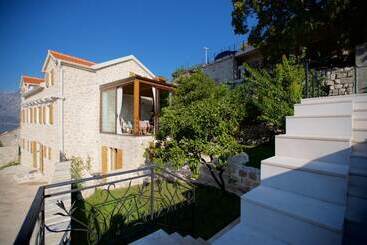 هتل Monte Bay Retreat  Adult Only