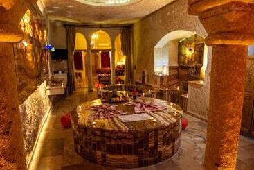 هتل Oread Cave Suites