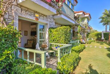 هتل Palas Alaçatı   Adult Only