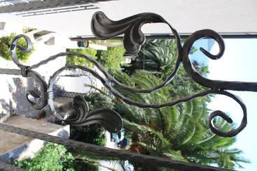 هتل Swiss Residence Montenegro