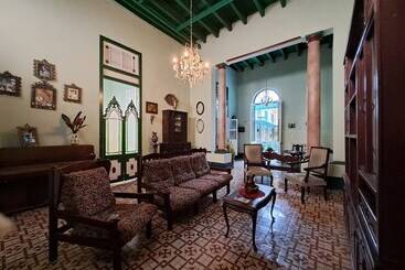 هتل Casa Miriam Hostal Colonial
