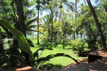 هتل Nirvana Beach
