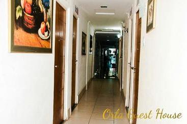 هتل Orla Guest House