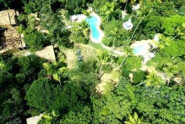 هتل Pousada Araçás Village