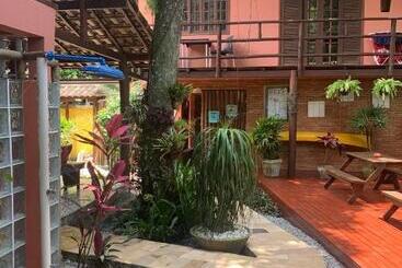 هاستل Biergarten Suites