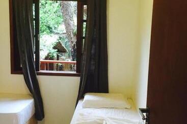 هاستل Biergarten Suites