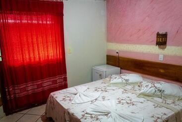 O Pharol Hostel E Pousada