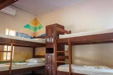 O Pharol Hostel E Pousada