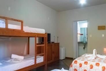 O Pharol Hostel E Pousada