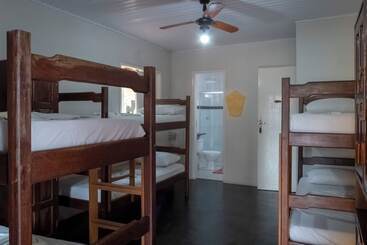 O Pharol Hostel E Pousada