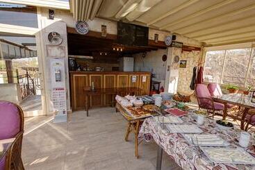 تختخواب و صبحانه Hikmet's House